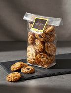 Croqu' Sésame Gourmandises & Cie, présentés sur table