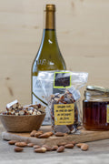 Nougat noir au Savagnin et miel de sapin Gourmandises & Cie, sachet ouvert sur table en bois